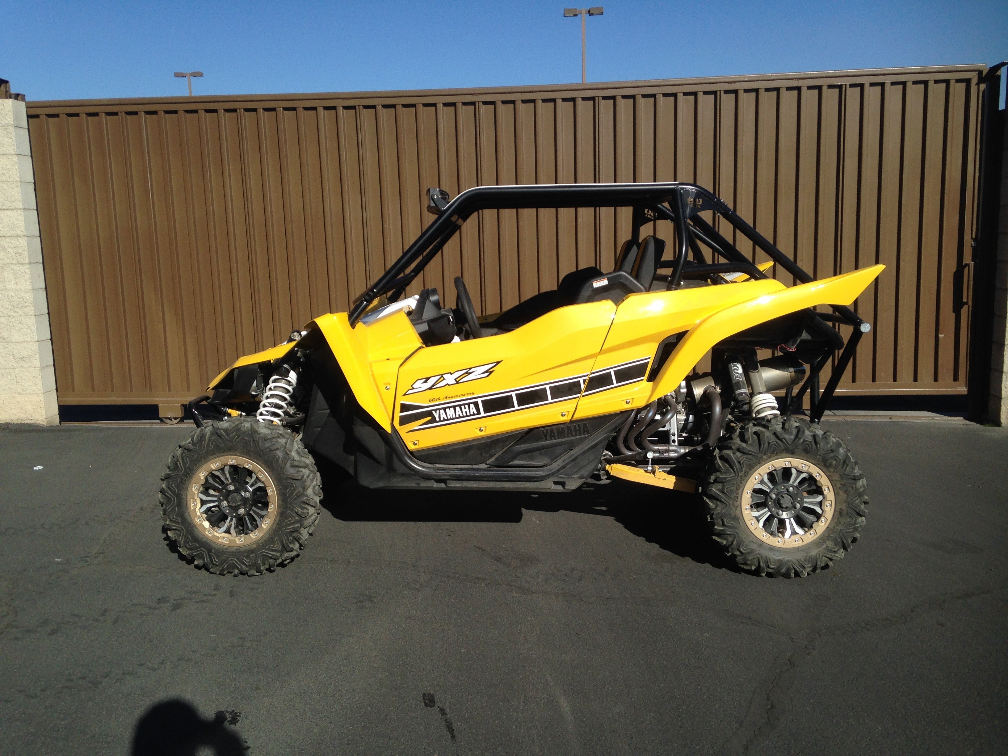 Yamaha YXZ 1000 R Roll Cage with rear bumper and tire rack
