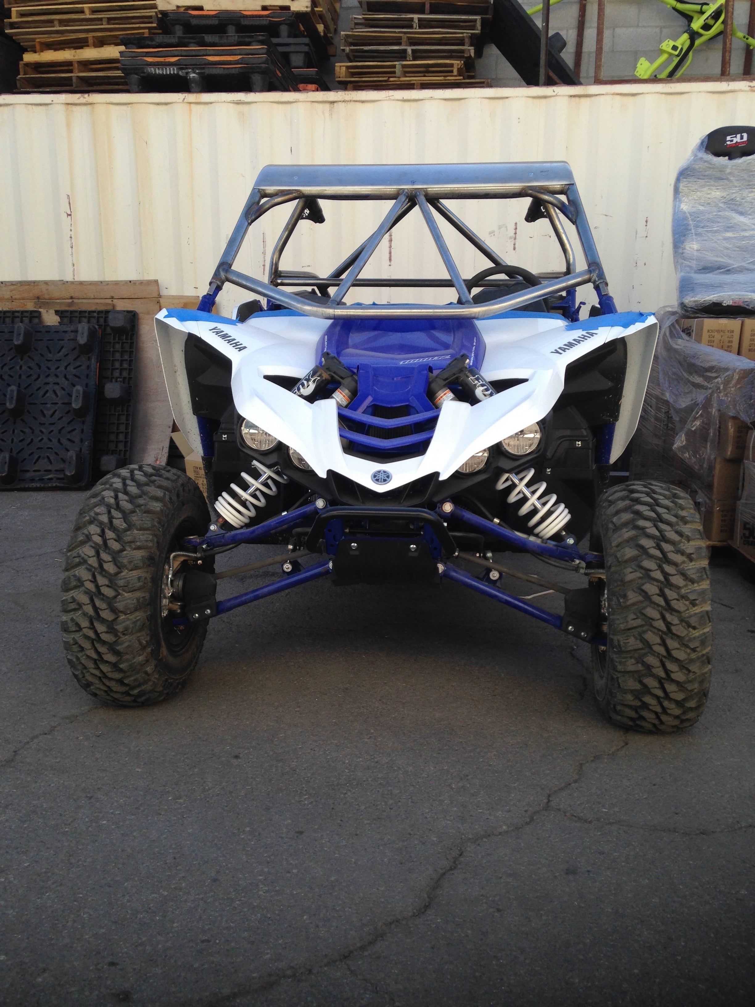 Blue Yamaha YXZ1000 with flat lower windshield bar